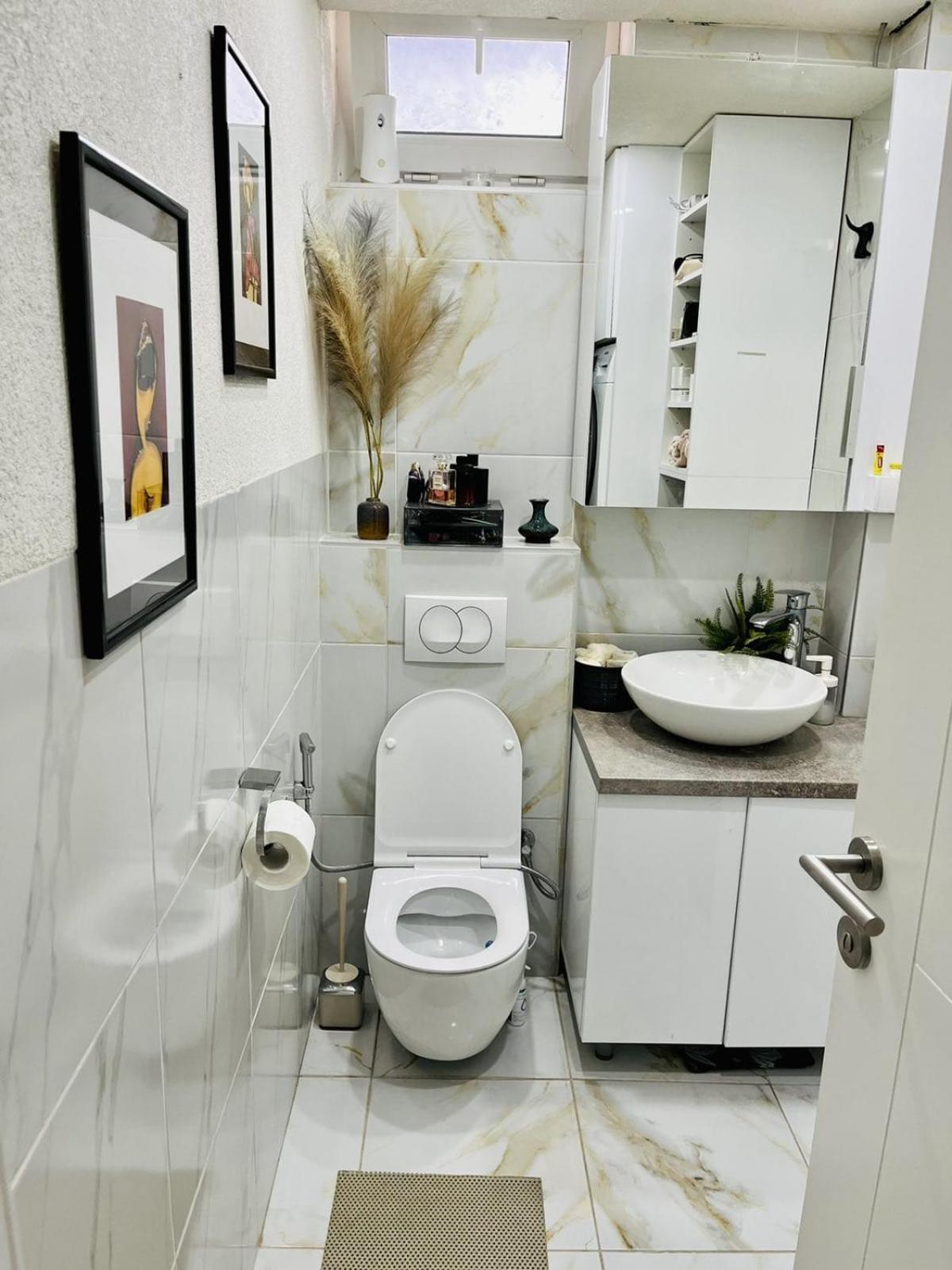 Stories Free Parking Apartment *